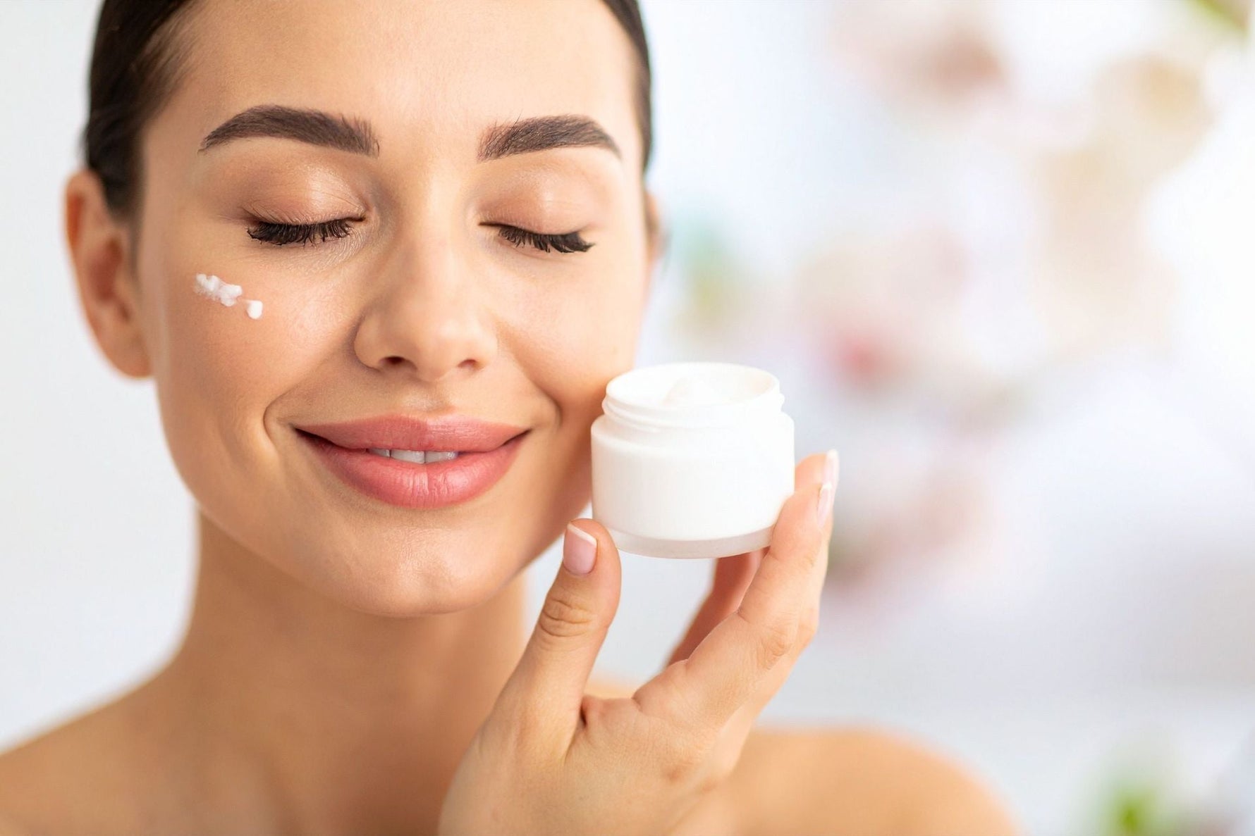 Codzienna pielęgnacja twarzy–co robić i czego unikać - obrazek wyróżniający