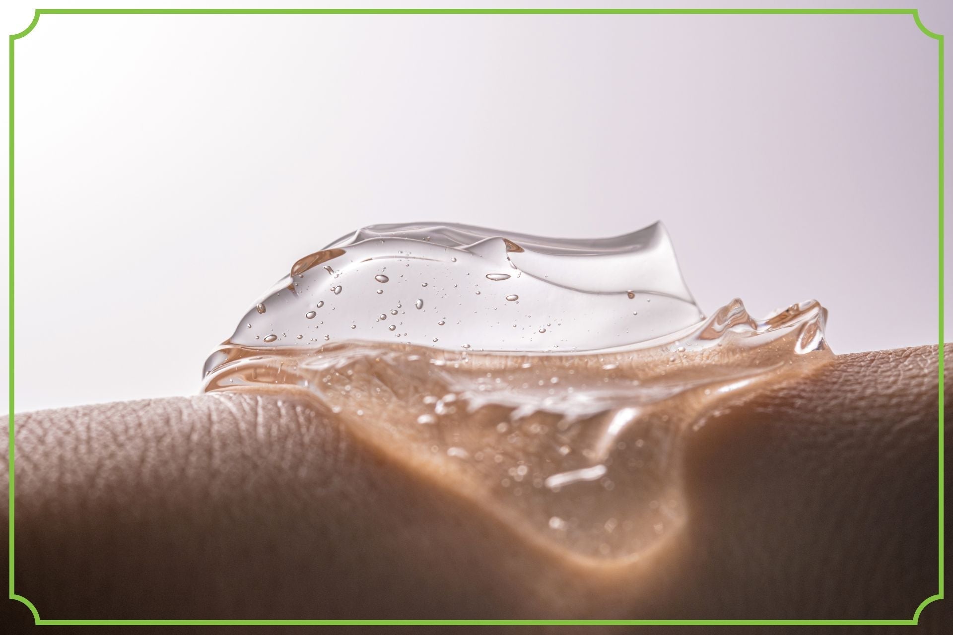 Kwas hialuronowy dla skóry i stawów. Sprawdź, jak działa i jak go stosować - obrazek wyróżniający