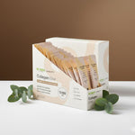 Białe pudełko Biowen Collagen Elixir zawierające 30 beżowych saszetek z kolagenem do picia 10 000 mg, na neutralnym tle z dekoracją z zielonych liści eukaliptusa