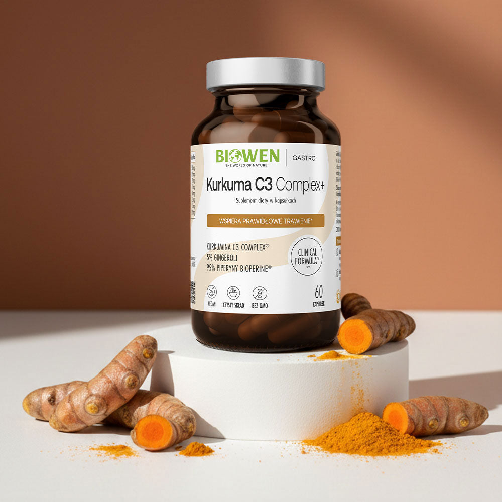 Kurkuma C3 Complex+ Biowen Gastro – suplement diety w kapsułkach z kurkuminą, imbirem i piperyną Bioperine, 60 kapsułek, na tle świeżych korzeni kurkumy i złotego proszku