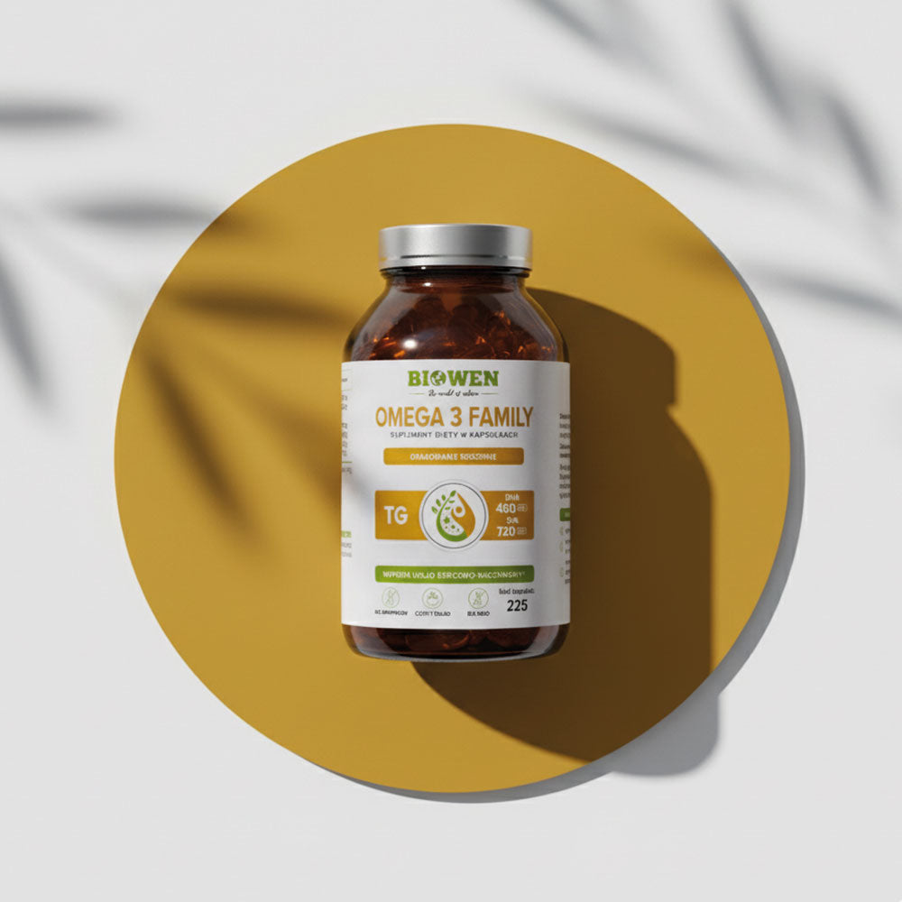 Słoiczek Biowen Omega 3 Family 225 kapsułek ustawiony na żółtym okręgu z cieniem liści w tle.