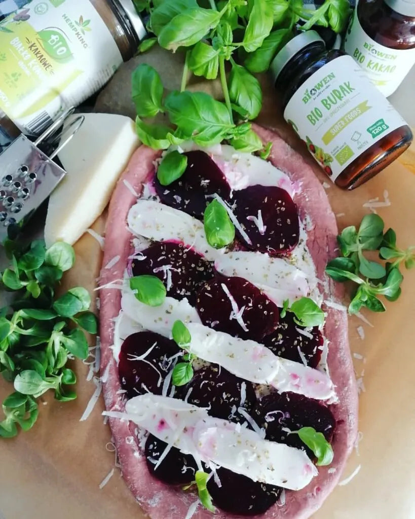 pizza z buraka przed upieczeniem