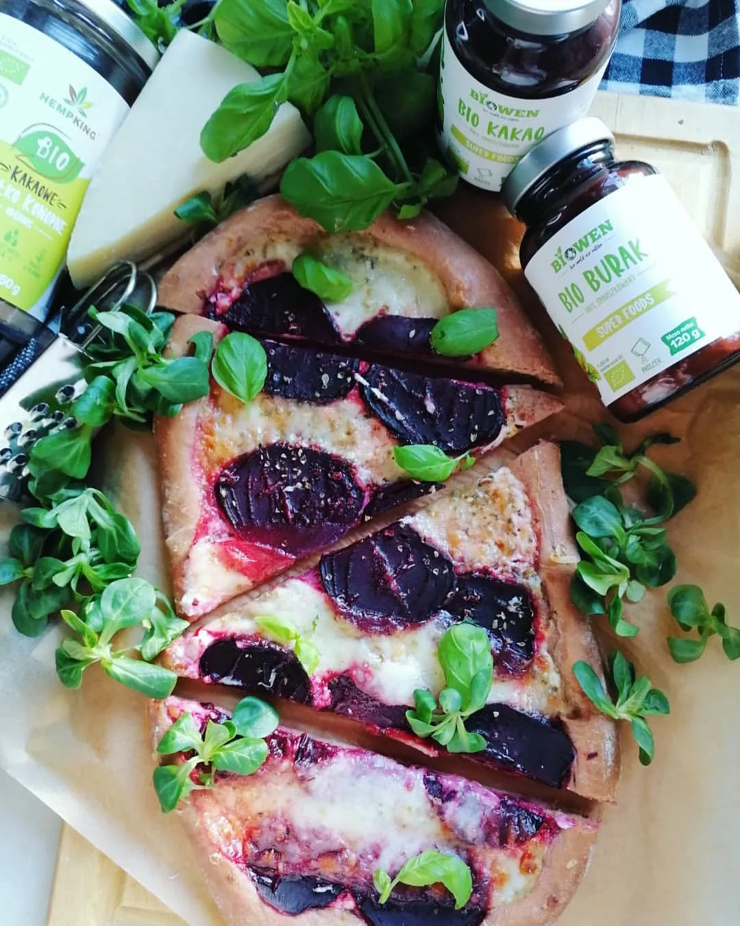 Pizza z buraka po upieczeniu