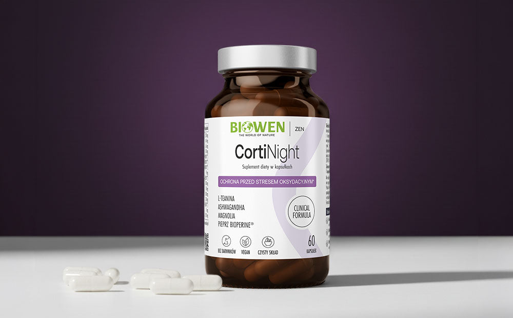 CortiNight Biowen 60 kapsułek ustawiona obok dwóch białych kapsułek na płaskiej powierzchni