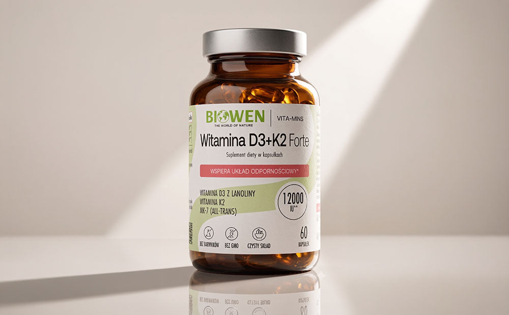 Suplement diety Biowen Witamina D3+K2 Forte 12000 IU, opakowanie 60 kapsułek na jasnym tle