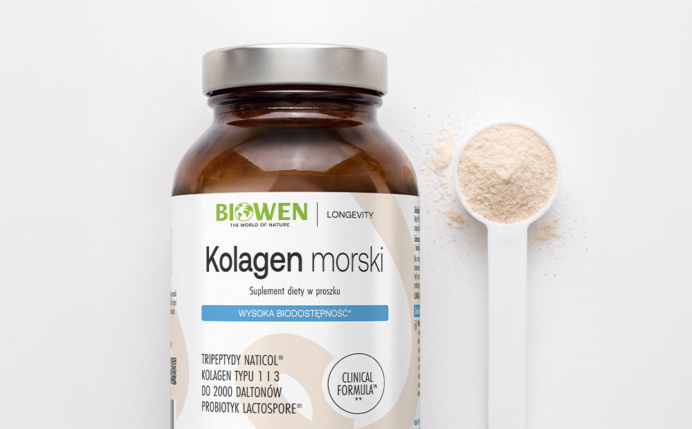 Kolagen morski Biowen w proszku w szklanym opakowaniu obok miarki z porcją produktu