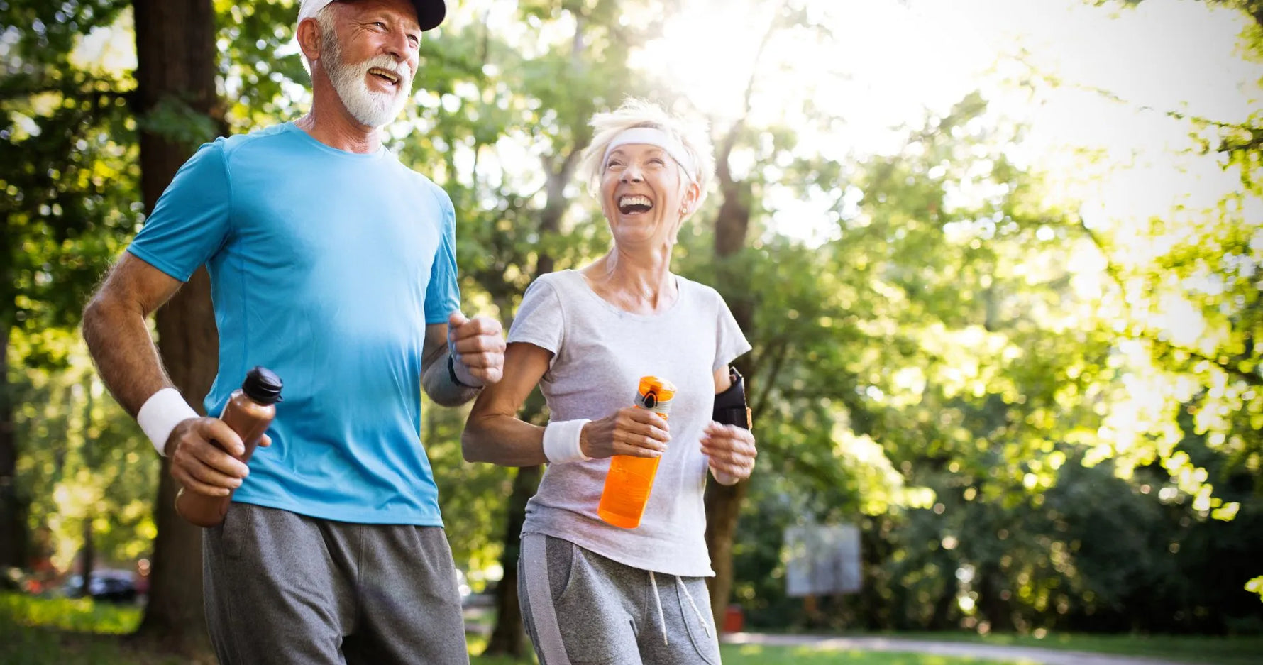 Seniorzy podczas aktywności fizycznej na świeżym powietrzu – profilaktyka nadciśnienia.