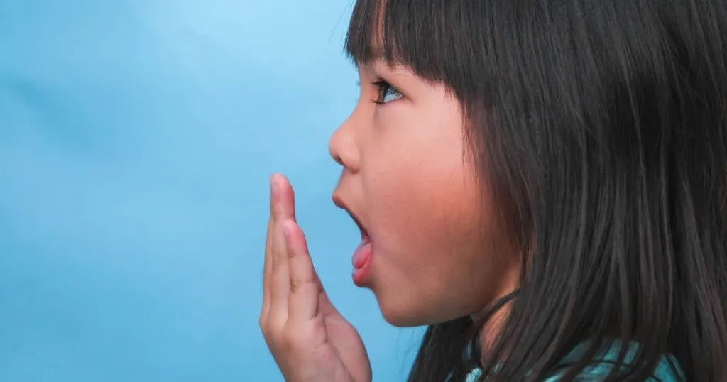 Nieprzyjemny zapach z ust u dziecka - zdjęcie poglądowe