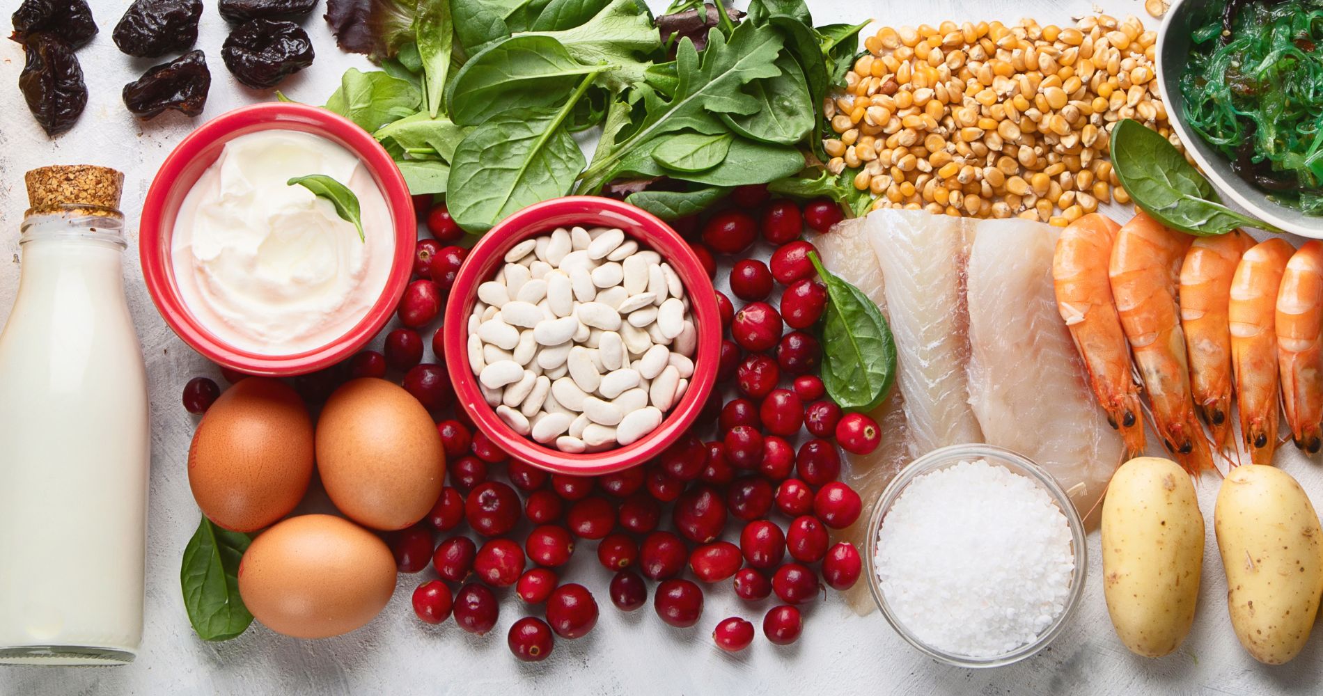 Produkty spożywcze bogate w jod – ryby, owoce morza, nabiał, warzywa i sól jako naturalne źródła jodu w diecie.
