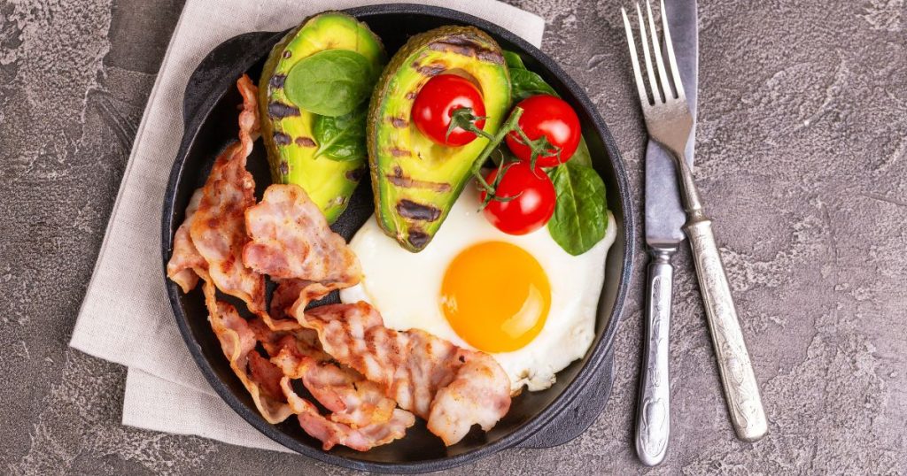 Śniadanie białkowo-tłuszczowe - zdjęcie poglądowe